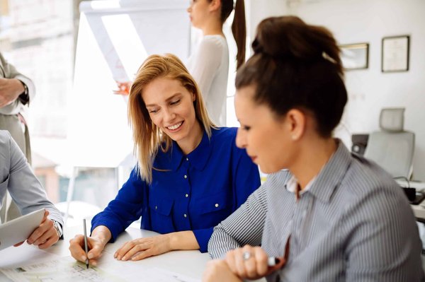 Quels sont les facteurs clés de succès pour les PME développant des applications mobiles santé et bien-être destinées aux seniors ?